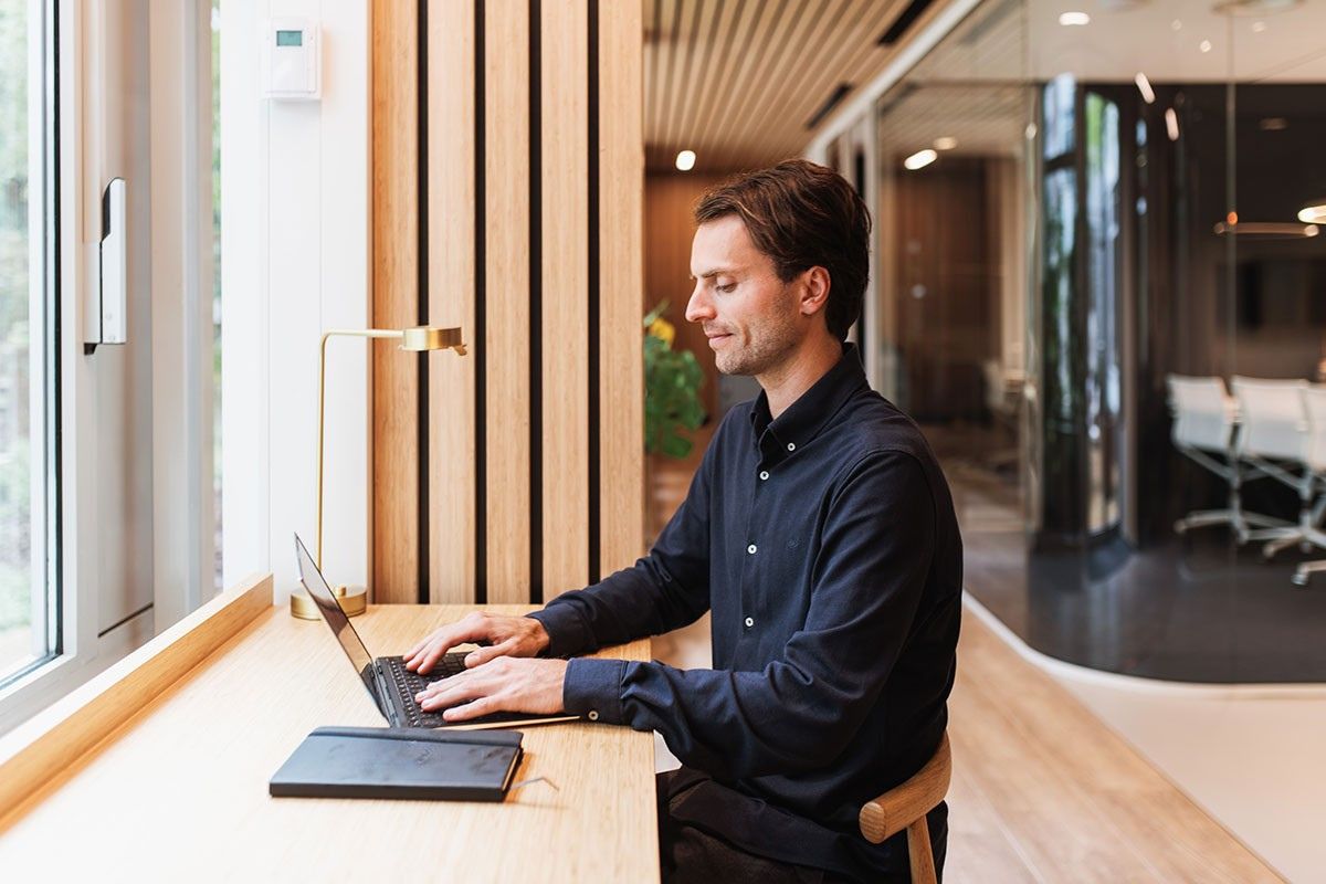 Man reading about credit checks on his computer